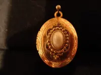 locket1.webp
