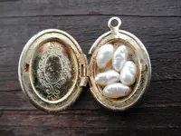 locket7.webp