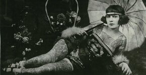 1920s-tattooed-sweatheart-lounging-with-a-parasol-vintage-style-inspiration-historical-punk-fash.jpg