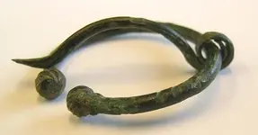 penannular brooch1a.webp
