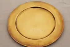 12-solid-brass-charger-plates-vintage-dinner-plates-for-a-medieval-banquet-table-Laurel-Leaf-...webp