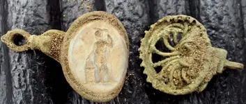 Wax Seal Fobs 2 in same hole.webp