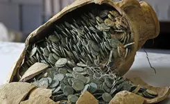 Coins-in-broken-amphora-crop-Jose-Manuel-Vidal-EPA.webp