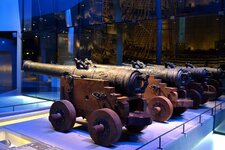Three-bronze-cannons-in-the-Vasa-warship-museum.jpg
