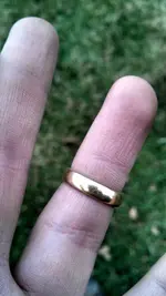 gold ring.webp