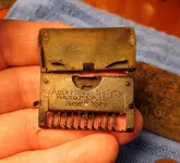25 TW 082016 Razor2.webp