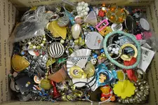 7_12-LB-Lot-Junk-Jewelry-Lot-Some-Good-lot-7001-3.webp 7_12-LB-Lot-Junk-Jewelry-Lot-Some-Good-lot-7001-3.webp