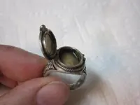 ring & merc 007.webp
