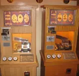 1-Disneyland-Pressed-Penny-Machine.webp