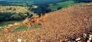crowd.webp