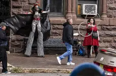 K1600_Stilt Performer.webp