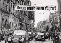 Hitler-visiting-gdansk-1939.jpg