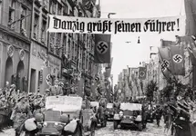 Hitler-visiting-gdansk-1939.webp Hitler-visiting-gdansk-1939.webp