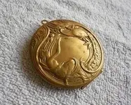Art Nouveau locket4.webp