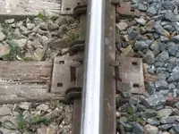 railroad_track_loose_spikes_0309.webp
