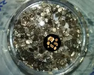 Mica_vs_gold.webp