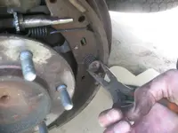 08-hold-down-spring brakes.webp