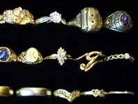 Gold R.webp Gold R.webp