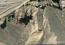 Egypt huge head Mar 3 2005 circled head.webp