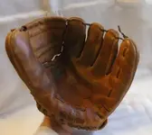 vintage-baseball-glove-richie-ashburn_1_055d527d4eec18cd2f4549e0915a3814.webp