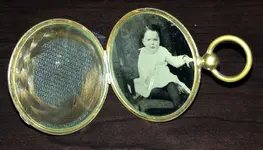 locket3.webp