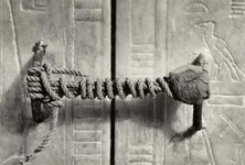 1023005-3214-650-e8e37dd48a-14847298The seal on the doors of the tomb of Tutankhamen, 1922. It h.jpg