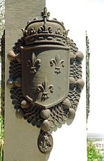 ribault-monument-close-up-displaying-fleur-de-lis-symbol-2_medium.jpg