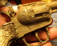 4 TV 04 2017 Hubley Gun.webp