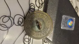 button_backmark_SCOVILL-MFG-Co_lowercase-o_1870-1920_USPostOffice_backview_TN_photobyRich-f (2).webp