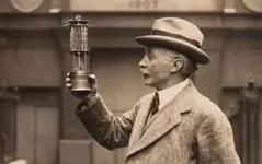 desktop_high_res_William_Maurice_Photograph_1930s.webp