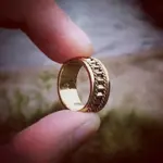 Guldring ra?fflad.webp