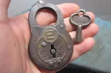 Old-E-Eagle-6-lever-padlock-with-the.webp