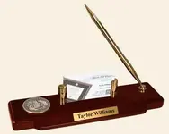 ed5a2a73bb93c1ec3efeeafd6743e00a--desk-set-the-desk.webp