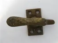 th latch.webp