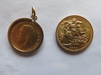 GEORGE V 1912 HALF SOVEREIGN IN MOUNT AND 1964 SOVEREIGN(BEACH FINDS).JPG