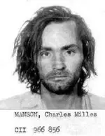 Charles-mansonbookingphoto_(enlarged)_1971.webp