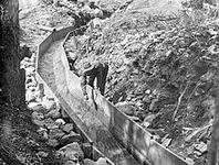 Wooden_gold_sluice_in_California_between_1890_and_1915..webp