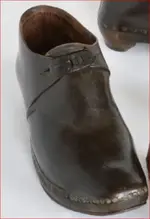shoebuckle_clog-clasp_on-shoe_TN_postedbyDCMatt_20171122.webp