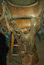 horsegear_POSTWAR_saddle_M1904McClellan_CLOSEUP_IM001772.webp