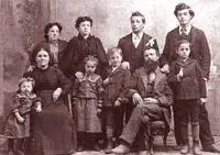 josephestesfamily-small.webp