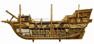 17th-century-merchantman cross section.webp