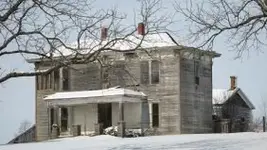 Abandoned House Seven Chimneys.webp