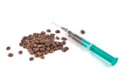 medizinische-spritze-voll-kaffee-31932713.jpg