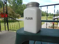 flour shaker.webp