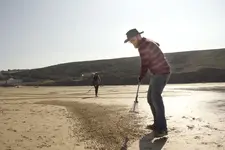 jamie_wardley_sand_drawing_cornwall_claire_jamieson.webp