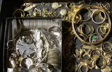 Is this gold and Silver.webp