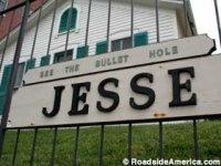 Jesse James bullet hole hoax.jpg