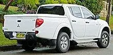 220px-2009-2011_Mitsubishi_Triton_(MN)_GL-R_4-door_utility_02.webp