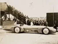 Sir_Malcolm_Campbell_at_the_wheel_of_the__Bluebird_,_with_crowd,_1926_-_1936.webp