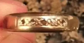 one diamond gold ring1.webp